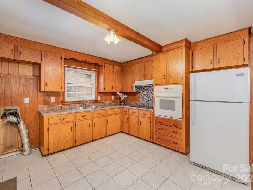 4201 Westridge Drive, Charlotte, NC 28208.  MLS# CAR4208935, YatesRealty ID 6892. 