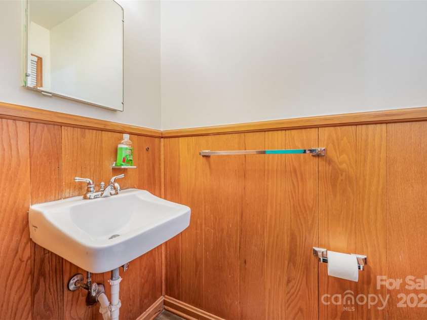 4201 Westridge Drive, Charlotte, NC 28208.  MLS# CAR4208935, YatesRealty ID 6892. 