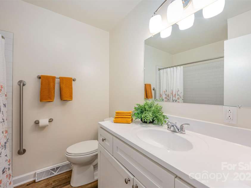 4201 Westridge Drive, Charlotte, NC 28208.  MLS# CAR4208935, YatesRealty ID 6892. 