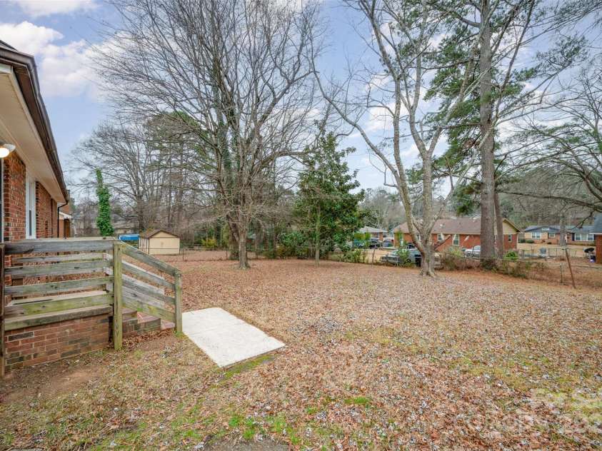 4201 Westridge Drive, Charlotte, NC 28208.  MLS# CAR4208935, YatesRealty ID 6892. 