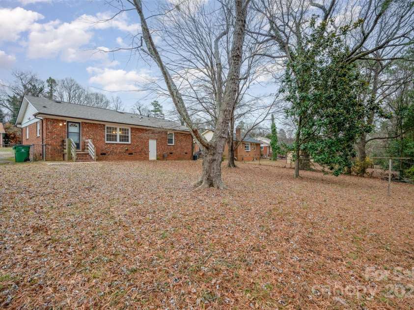4201 Westridge Drive, Charlotte, NC 28208.  MLS# CAR4208935, YatesRealty ID 6892. 