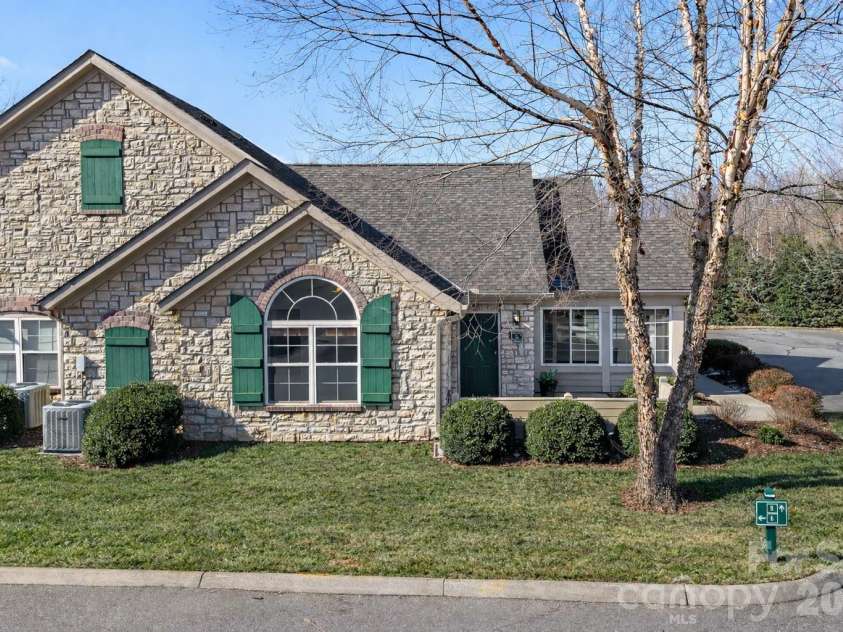 6 Mountain Meadow Circle, Weaverville, NC 28787.  MLS# CAR4340250, YatesRealty ID 6893. 