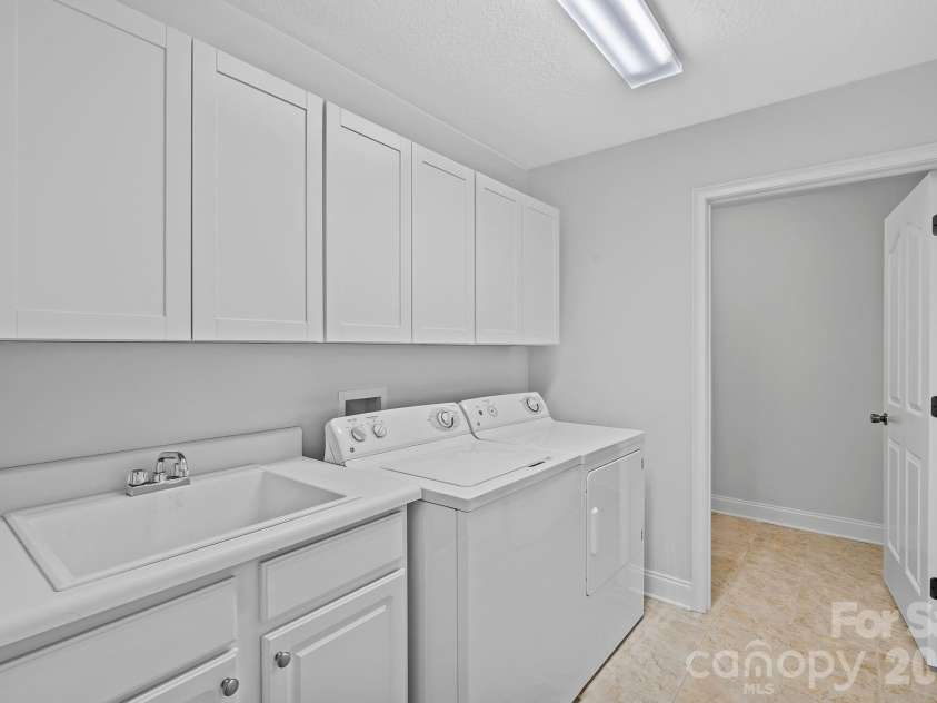 6 Mountain Meadow Circle, Weaverville, NC 28787.  MLS# CAR4340250, YatesRealty ID 6893. 