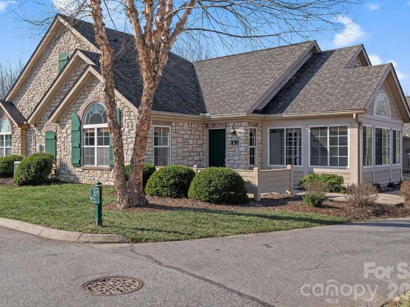 6 Mountain Meadow Circle, Weaverville, NC 28787.  MLS# CAR4340250, YatesRealty ID 6893. 