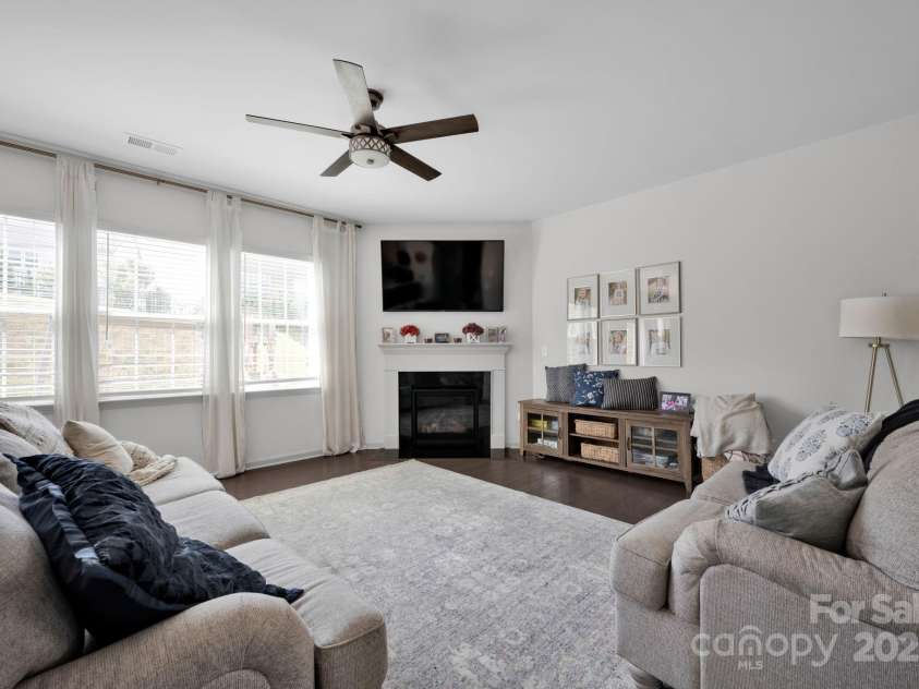 15127 Oleander Drive, Charlotte, NC 28278.  MLS# CAR4246713, YatesRealty ID 6895. 