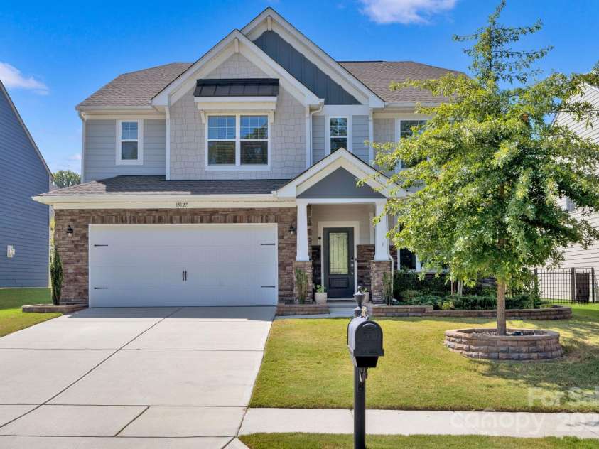 15127 Oleander Drive, Charlotte, NC 28278.  MLS# CAR4246713, YatesRealty ID 6895. Front