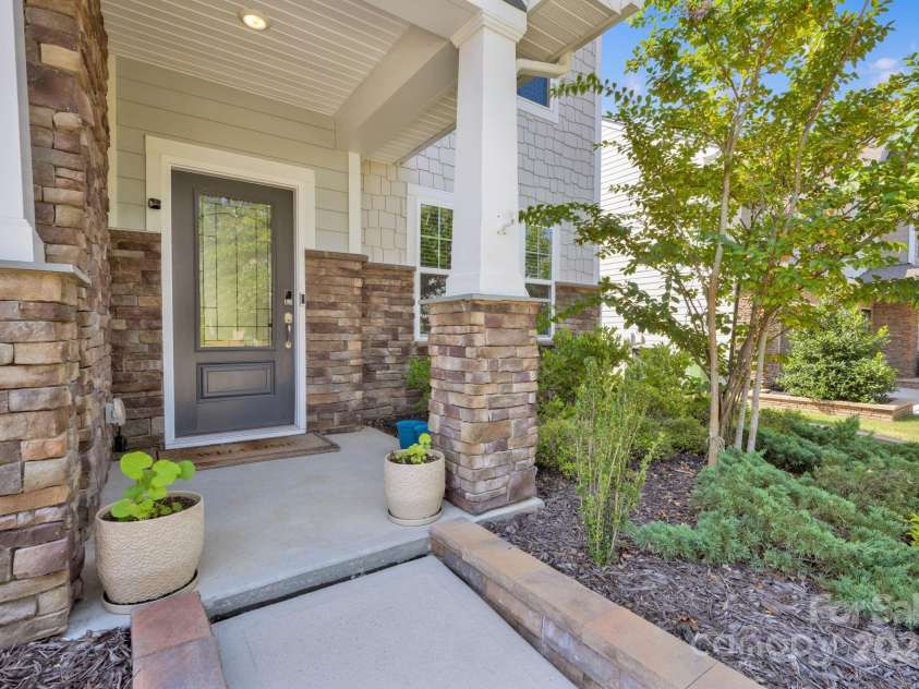 15127 Oleander Drive, Charlotte, NC 28278.  MLS# CAR4246713, YatesRealty ID 6895. Front Door