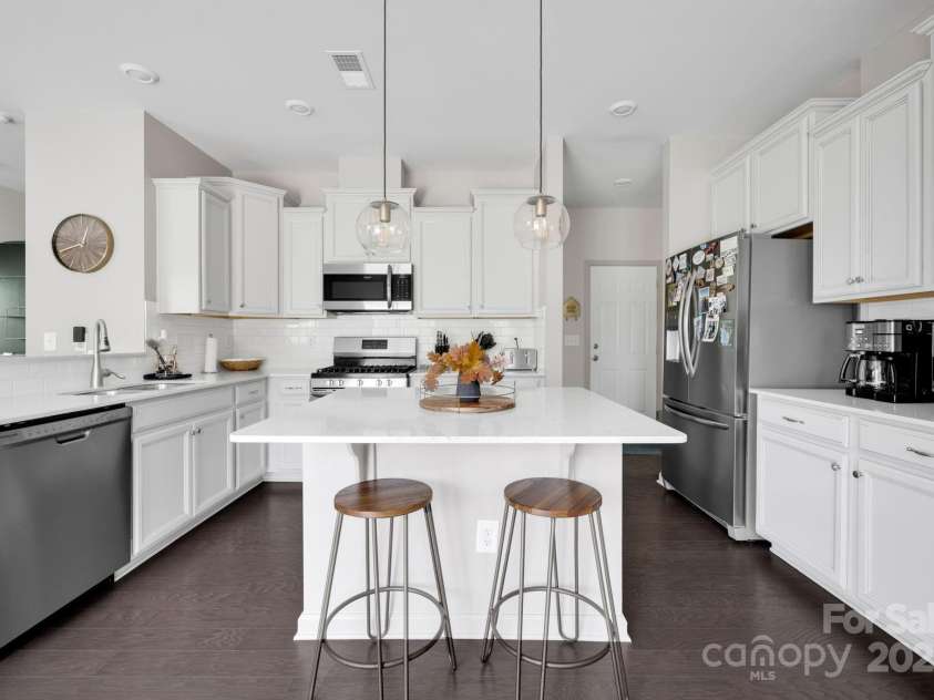 15127 Oleander Drive, Charlotte, NC 28278.  MLS# CAR4246713, YatesRealty ID 6895. Kitchen