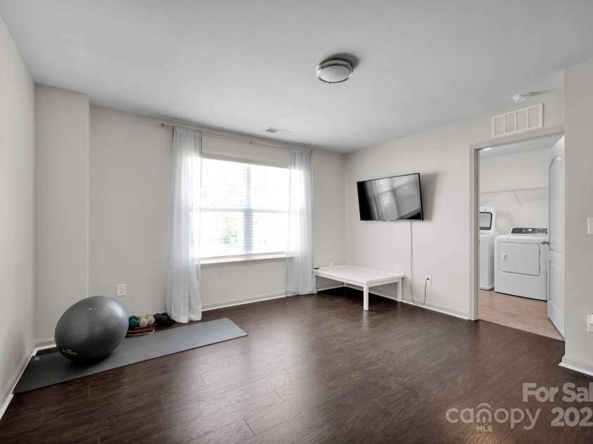 15127 Oleander Drive, Charlotte, NC 28278.  MLS# CAR4246713, YatesRealty ID 6895. Loft