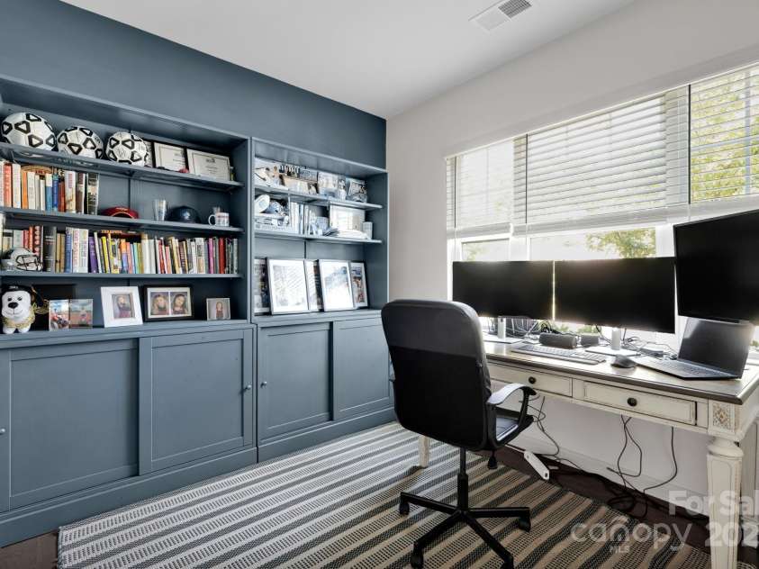 15127 Oleander Drive, Charlotte, NC 28278.  MLS# CAR4246713, YatesRealty ID 6895. Office