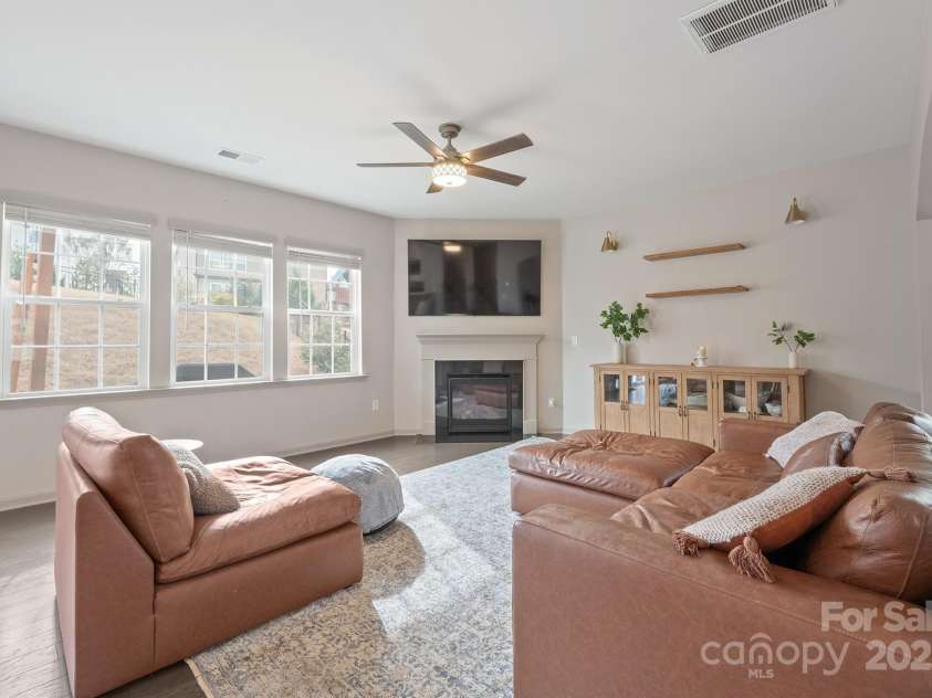 15127 Oleander Drive, Charlotte, NC 28278.  MLS# CAR4332259, YatesRealty ID 6895. 