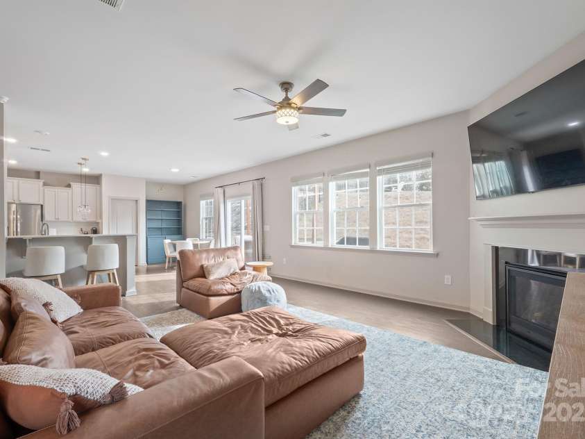 15127 Oleander Drive, Charlotte, NC 28278.  MLS# CAR4332259, YatesRealty ID 6895. 