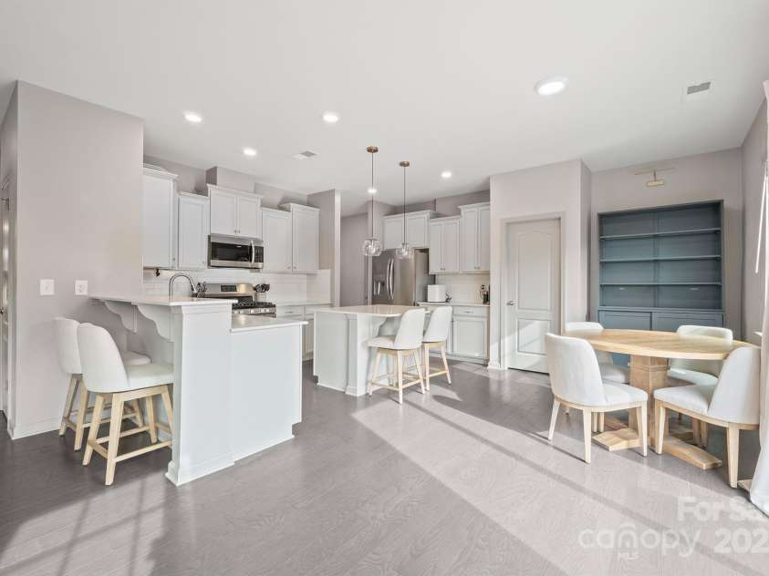 15127 Oleander Drive, Charlotte, NC 28278.  MLS# CAR4332259, YatesRealty ID 6895. 