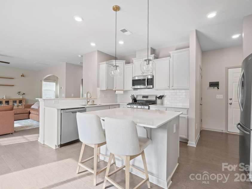 15127 Oleander Drive, Charlotte, NC 28278.  MLS# CAR4332259, YatesRealty ID 6895. 