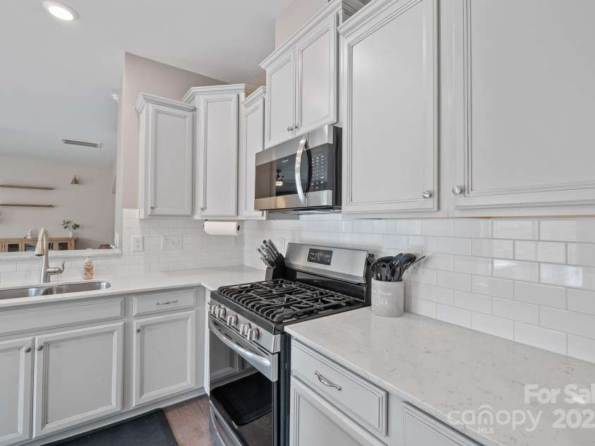 15127 Oleander Drive, Charlotte, NC 28278.  MLS# CAR4332259, YatesRealty ID 6895. 