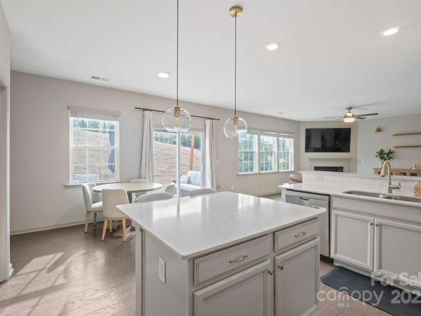 15127 Oleander Drive, Charlotte, NC 28278.  MLS# CAR4332259, YatesRealty ID 6895. 