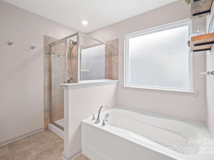 15127 Oleander Drive, Charlotte, NC 28278.  MLS# CAR4332259, YatesRealty ID 6895. 