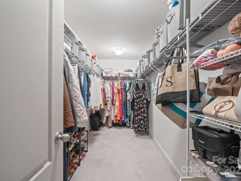 15127 Oleander Drive, Charlotte, NC 28278.  MLS# CAR4332259, YatesRealty ID 6895. 