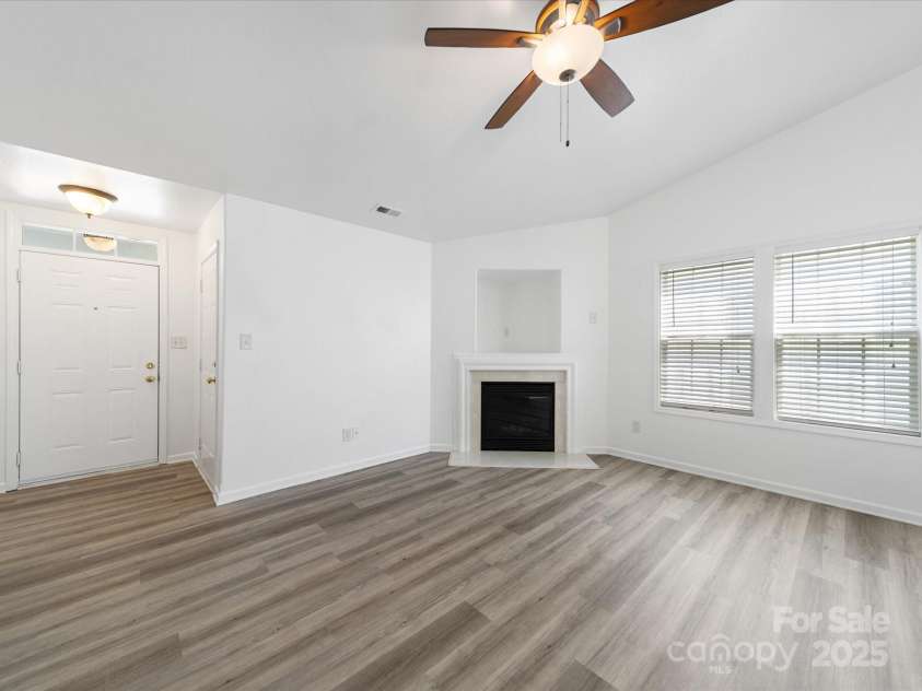 10441 Hugue Way, Charlotte, NC 28214.  MLS# CAR4242674, YatesRealty ID 6896. 