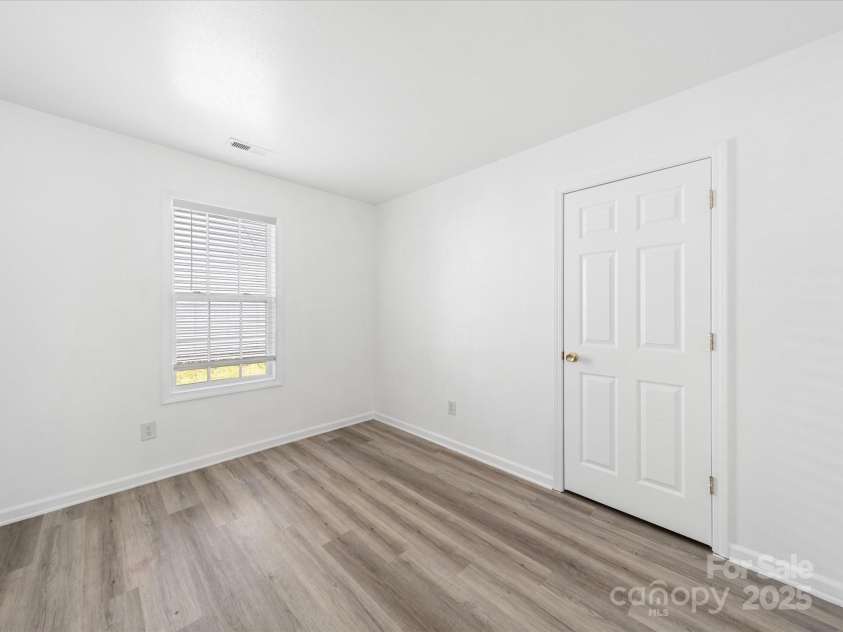 10441 Hugue Way, Charlotte, NC 28214.  MLS# CAR4242674, YatesRealty ID 6896. 