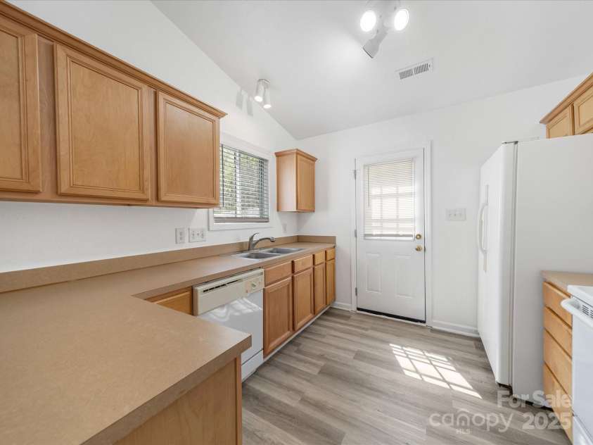 10441 Hugue Way, Charlotte, NC 28214.  MLS# CAR4242674, YatesRealty ID 6896. 