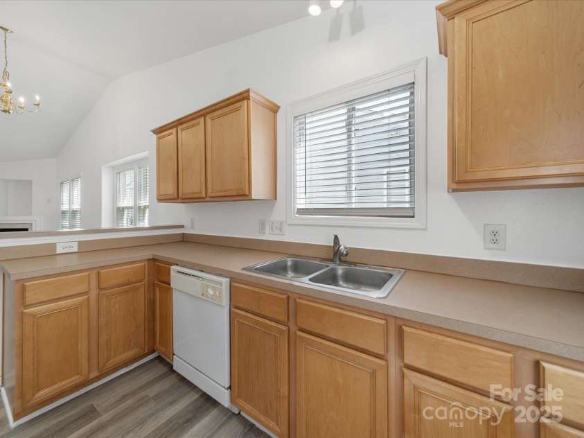 10441 Hugue Way, Charlotte, NC 28214.  MLS# CAR4242674, YatesRealty ID 6896. 
