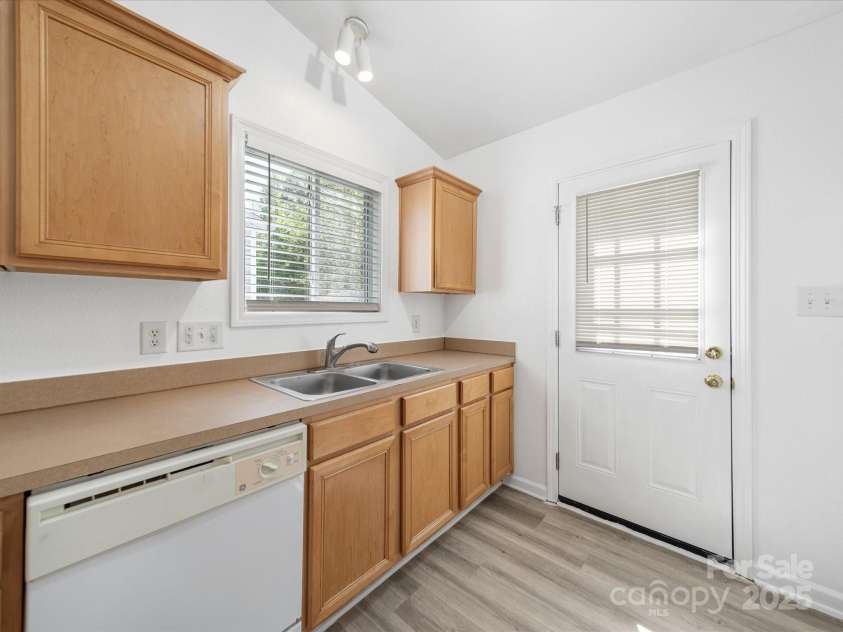 10441 Hugue Way, Charlotte, NC 28214.  MLS# CAR4242674, YatesRealty ID 6896. 