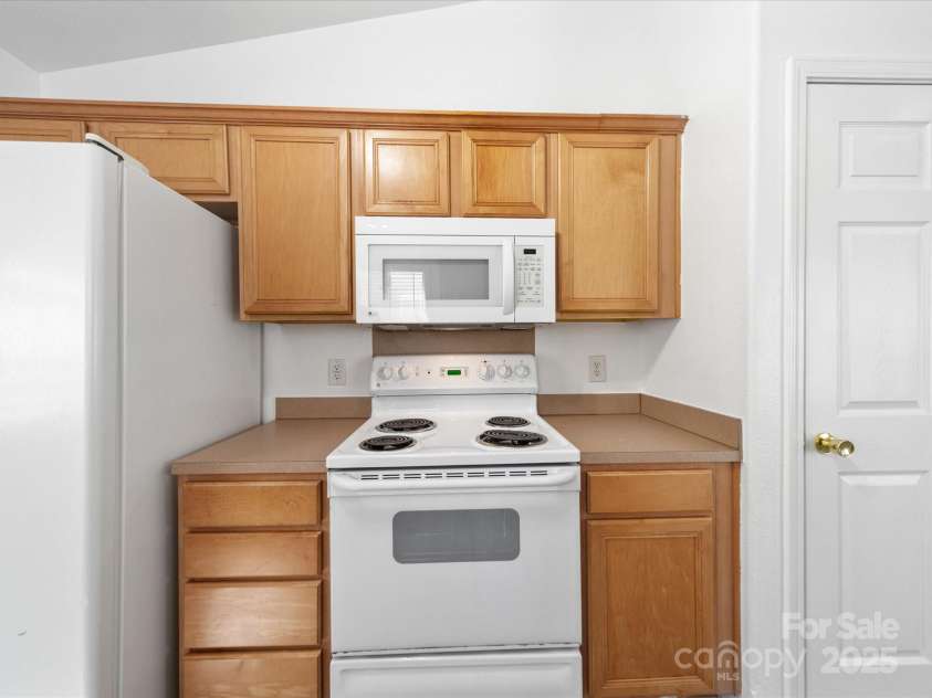 10441 Hugue Way, Charlotte, NC 28214.  MLS# CAR4242674, YatesRealty ID 6896. 