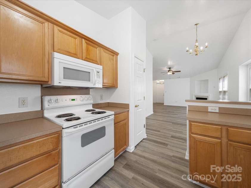 10441 Hugue Way, Charlotte, NC 28214.  MLS# CAR4242674, YatesRealty ID 6896. 