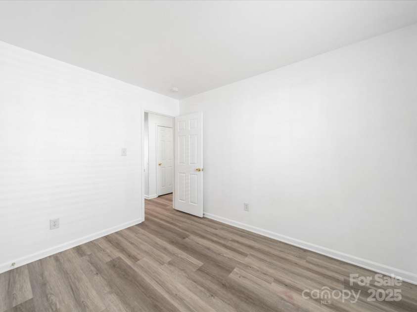 10441 Hugue Way, Charlotte, NC 28214.  MLS# CAR4242674, YatesRealty ID 6896. 