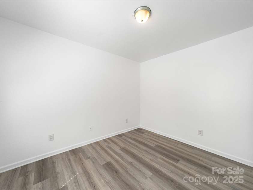 10441 Hugue Way, Charlotte, NC 28214.  MLS# CAR4242674, YatesRealty ID 6896. 