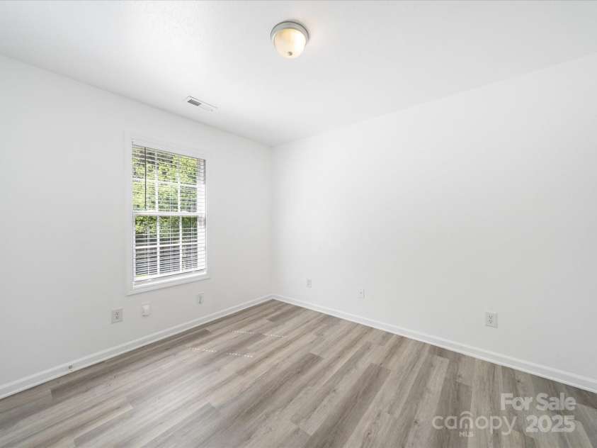 10441 Hugue Way, Charlotte, NC 28214.  MLS# CAR4242674, YatesRealty ID 6896. 