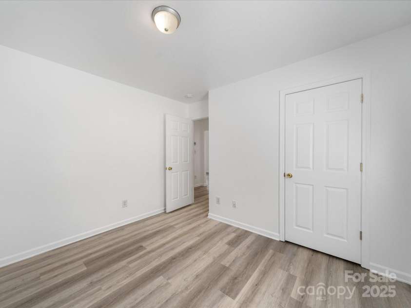 10441 Hugue Way, Charlotte, NC 28214.  MLS# CAR4242674, YatesRealty ID 6896. 