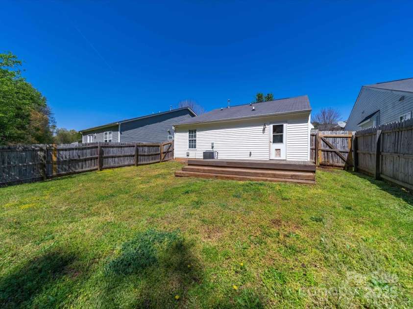 10441 Hugue Way, Charlotte, NC 28214.  MLS# CAR4242674, YatesRealty ID 6896. 