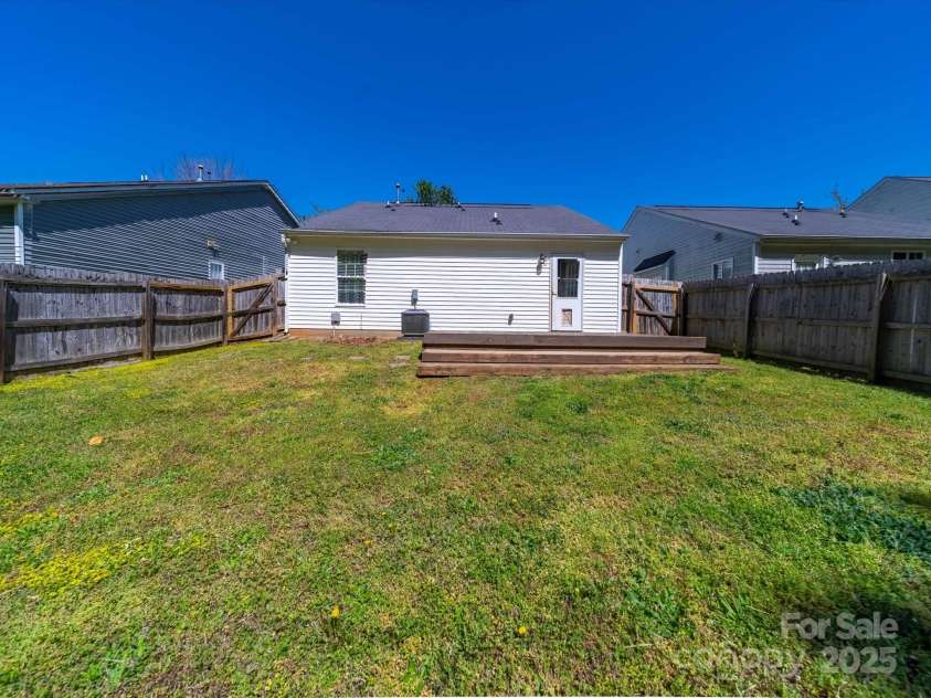 10441 Hugue Way, Charlotte, NC 28214.  MLS# CAR4242674, YatesRealty ID 6896. 