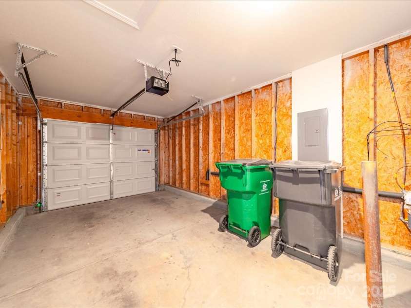 10441 Hugue Way, Charlotte, NC 28214.  MLS# CAR4242674, YatesRealty ID 6896. 