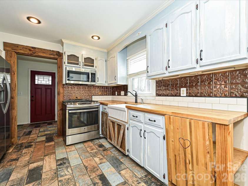 104 Deertrack Drive, Mount Holly, NC 28120.  MLS# CAR4354713, YatesRealty ID 6897. 