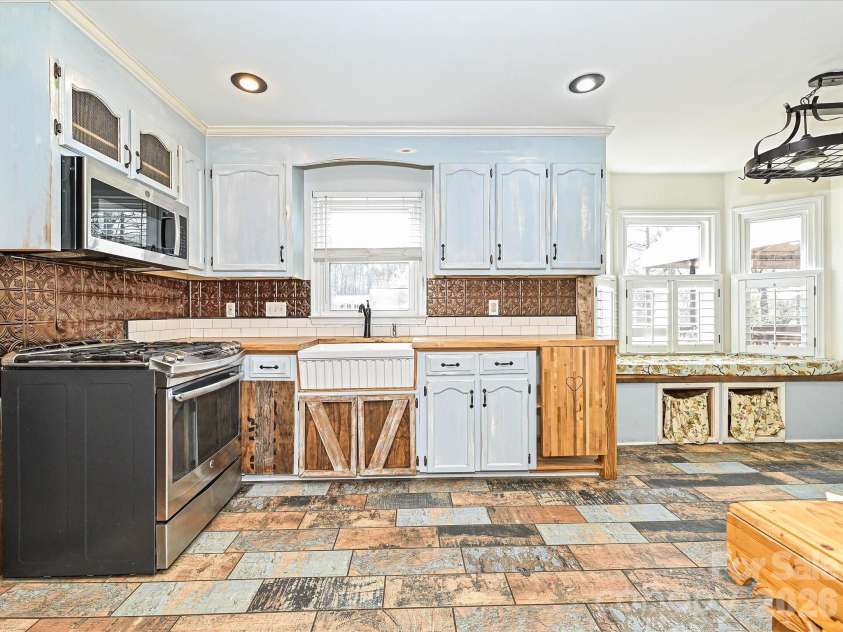 104 Deertrack Drive, Mount Holly, NC 28120.  MLS# CAR4354713, YatesRealty ID 6897. 