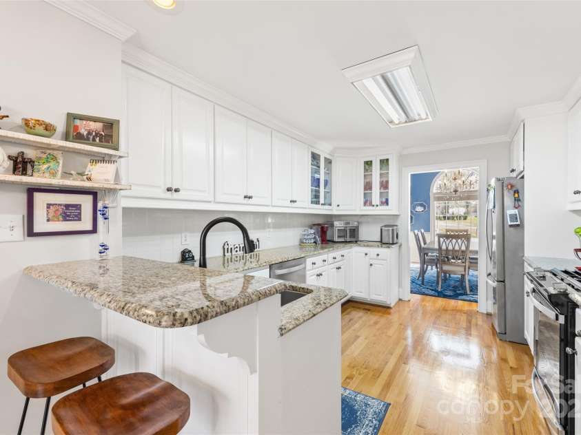 801 Toncin Avenue, Bessemer City, NC 28016.  MLS# CAR4237256, YatesRealty ID 6897. Kitchen and bar