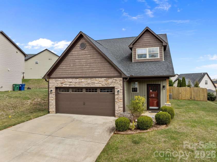 28 Mallard Run Drive, Arden, NC 28704.  MLS# CAR4355735, YatesRealty ID 6898. 