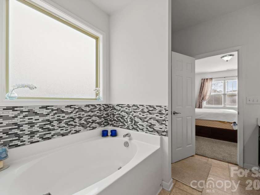 28 Mallard Run Drive, Arden, NC 28704.  MLS# CAR4355735, YatesRealty ID 6898. 