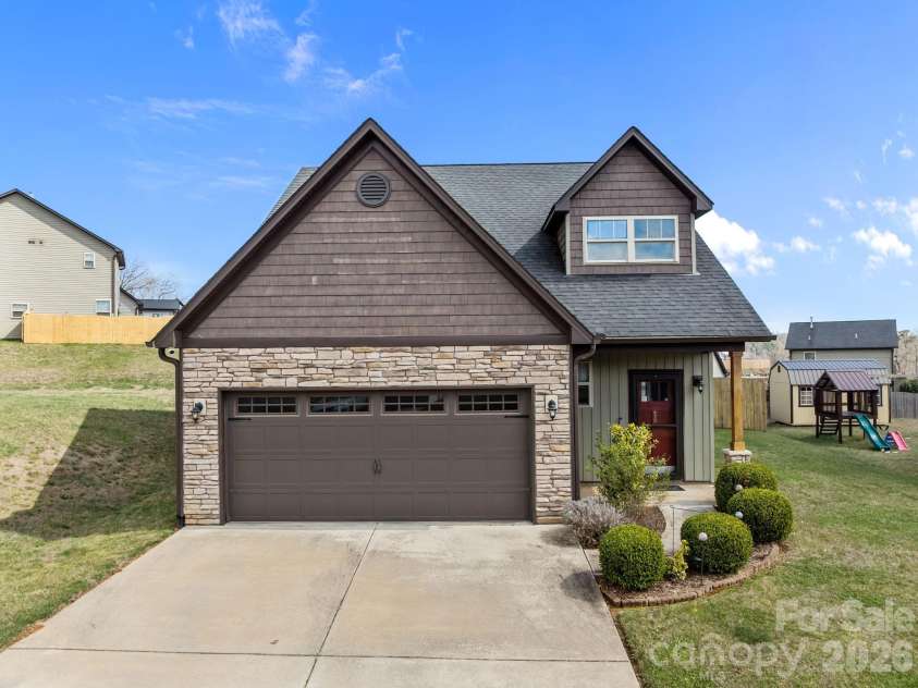 28 Mallard Run Drive, Arden, NC 28704.  MLS# CAR4355735, YatesRealty ID 6898. 