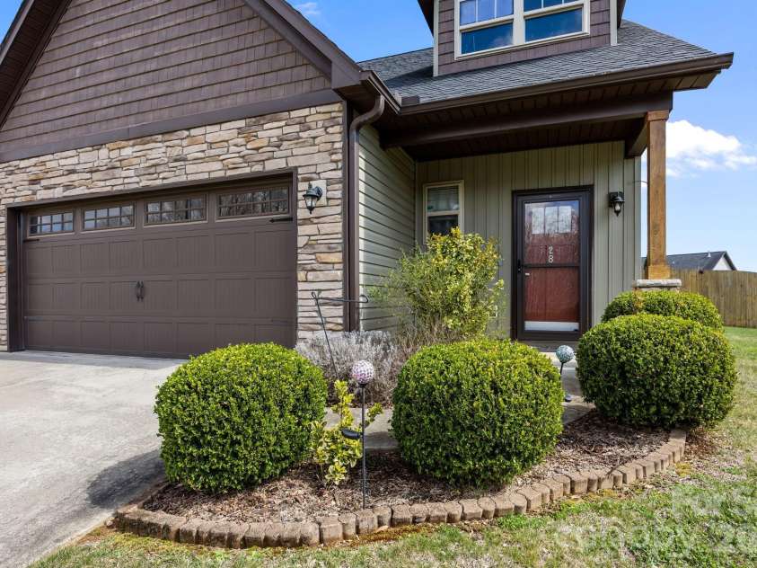 28 Mallard Run Drive, Arden, NC 28704.  MLS# CAR4355735, YatesRealty ID 6898. 