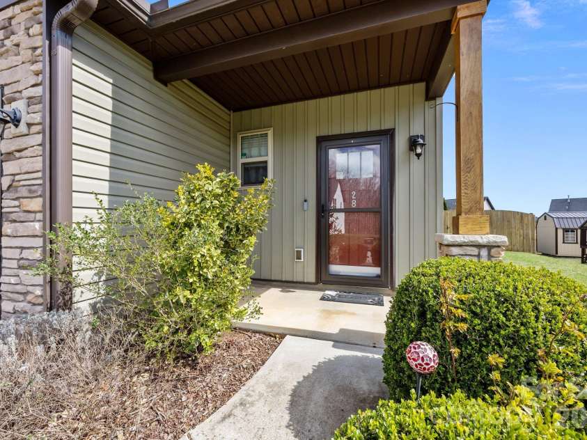 28 Mallard Run Drive, Arden, NC 28704.  MLS# CAR4355735, YatesRealty ID 6898. 