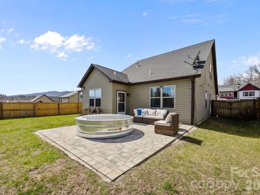 28 Mallard Run Drive, Arden, NC 28704.  MLS# CAR4355735, YatesRealty ID 6898. 