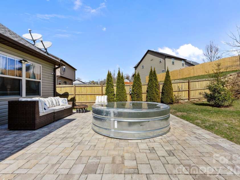 28 Mallard Run Drive, Arden, NC 28704.  MLS# CAR4355735, YatesRealty ID 6898. 