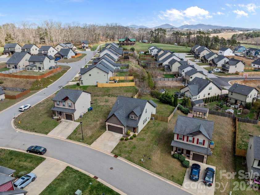 28 Mallard Run Drive, Arden, NC 28704.  MLS# CAR4355735, YatesRealty ID 6898. 