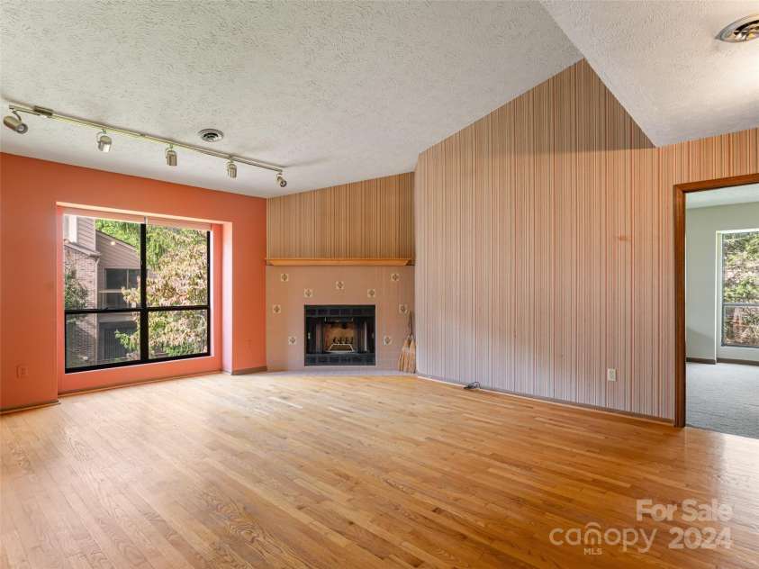 38 Ravencroft Lane, Asheville, NC 28803.  MLS# CAR4184774, YatesRealty ID 690. 