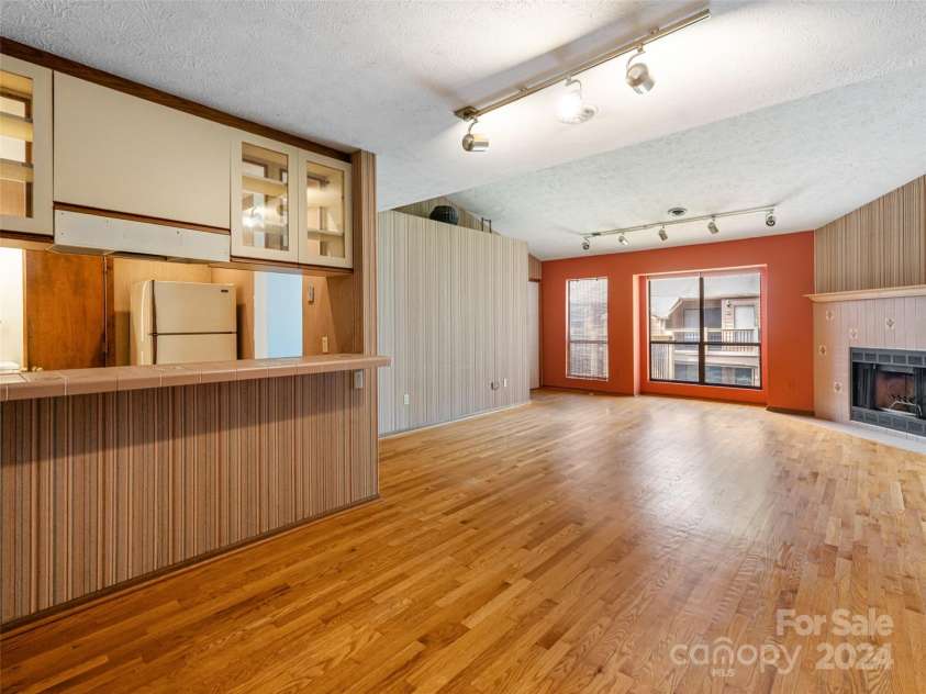 38 Ravencroft Lane, Asheville, NC 28803.  MLS# CAR4184774, YatesRealty ID 690. 