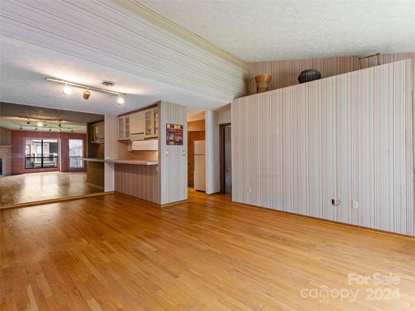 38 Ravencroft Lane, Asheville, NC 28803.  MLS# CAR4184774, YatesRealty ID 690. 